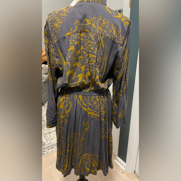 ANTHROPOLOGIE HOLDING HORSES Shirt Dress, Gray with Gold Colored Accent-  Size L - Picture 2 of 13